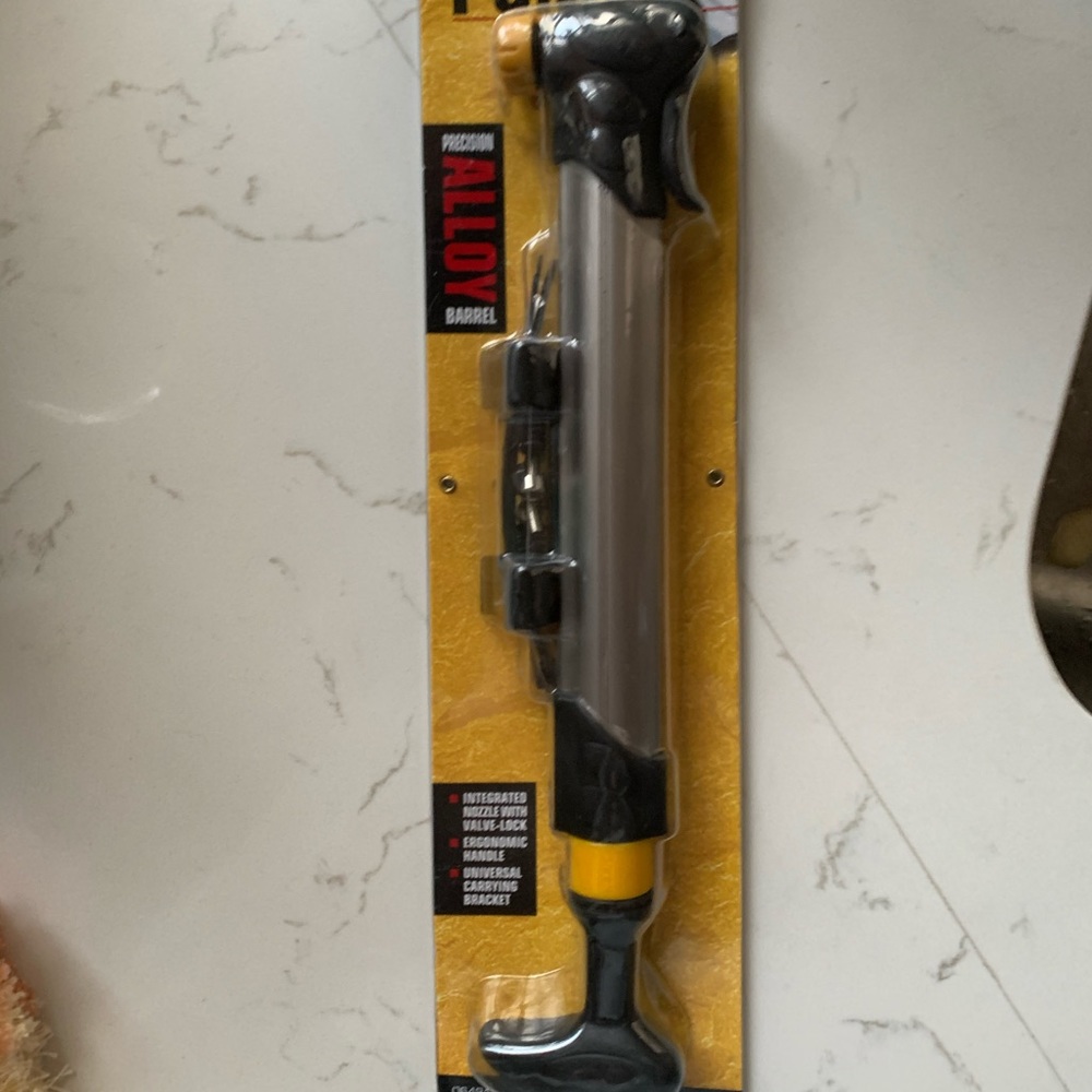 Bell deluxe portable pump